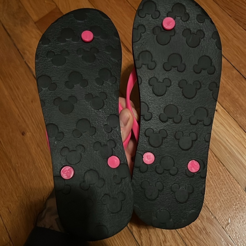 Disney parks official Mickey & Minnie sandal flip flops  9-10 L like new worn 1x - Picture 3 of 5